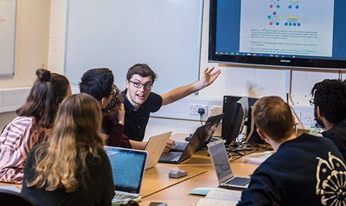 3rd year student leading a PASS session with 1st years